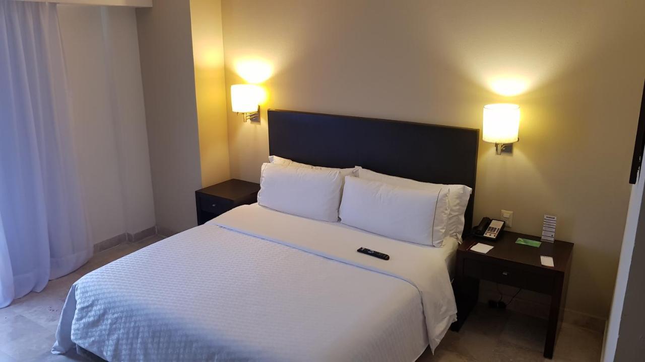 Fiesta Inn Coatzacoalcos Bagian luar foto