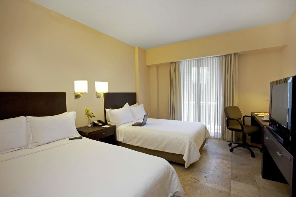 Fiesta Inn Coatzacoalcos Bagian luar foto