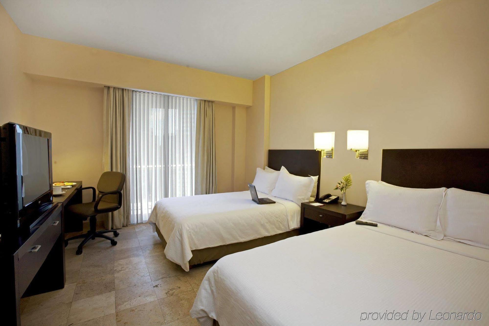 Fiesta Inn Coatzacoalcos Bagian luar foto